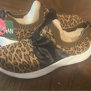 Skechers Brown and Black Athletic Shoes with Cushioned Sole